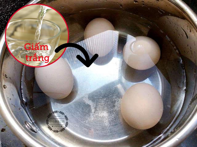 Luộc trứng đừng chỉ đun với nước, thêm một nguyên liệu vỏ trứng mềm và dễ bóc-2