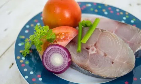 Cách làm món cá thu sốt cà chua đậm đà, đưa cơm