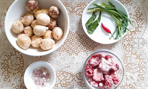 Thời tiết hanh hao, làm ngay món canh khoai sọ nấu sườn chiêu đãi cả nhà