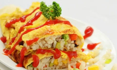Cơm trộn thập cẩm cuộn trứng cho bữa trưa ngon lạ miệng