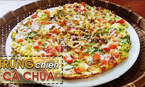 10 phút xong ngay trứng chiên cà chua đơn giản cho bữa sáng