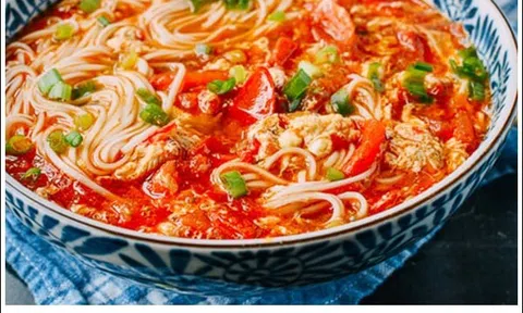 Nấu mì cà chua trứng siêu tốc cho bữa sáng ai cũng "tấm tắc" khen ngon