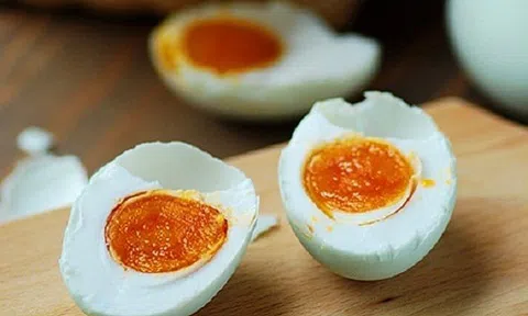 Cách làm trứng vịt muối siêu nhanh và ngon