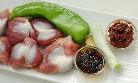 Mề gà xào chua cay đậm đà, ngon cơm