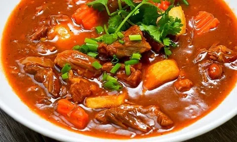 Chỉ cần thêm gia vị này, bò sốt vang sẽ thơm ngon, đặc biệt hơn