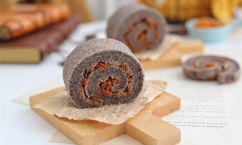 Bánh bông lan cuộn chà bông nếp cẩm mềm mịn thơm ngon