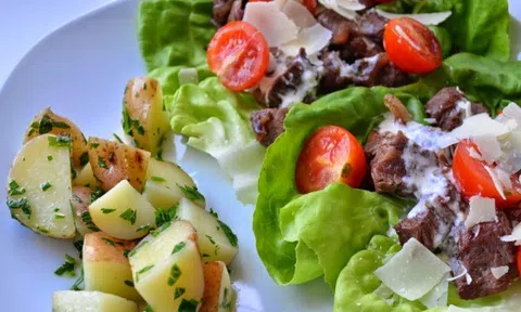 Cách làm món bò xào cuốn xà lách vừa đơn giản lại ngon