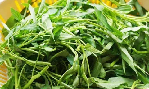 Công thức cho món rau muống xào tỏi xanh giòn, không nhũn