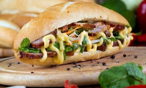 Bữa xế chiều với bánh mì kẹp thịt nướng ăn là nghiền