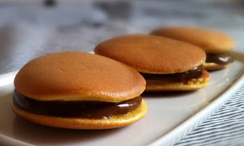 Cách làm bánh rán Doraemon Dorayaki thơm ngon