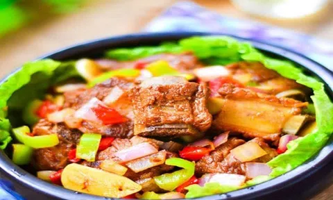 Cách làm sườn kho ngũ sắc thơm ngon cho bữa tối cuối tuần