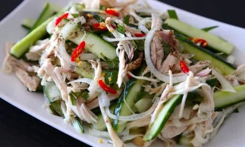 Cách làm salad thịt gà dưa chuột ăn kèm cơm tuyệt ngon