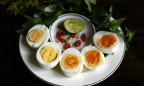 Trứng luộc và trứng rán món nào bổ dưỡng hơn?