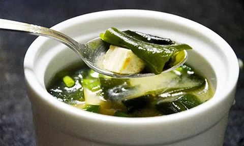 Trổ tài khéo tay với món chay canh rong biển đậu hũ