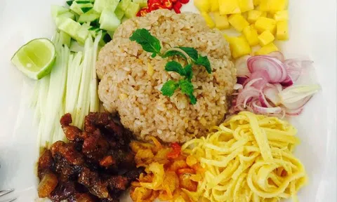 Cách làm cơm chiên mắm ruốc tuyệt ngon