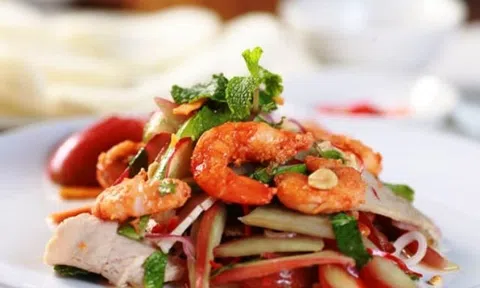 Cuối tuần lạ miệng với gỏi mận tôm ram
