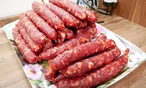 Cách làm lạp xưởng tươi ngon, chuẩn vị vùng núi phía Tây Bắc