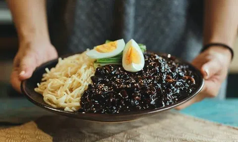 Cách làm mì tương đen chuẩn vị Hàn chỉ mất 15 phút
