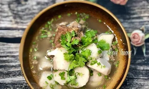 Cách nấu canh xương khoai sọ ngon ngọt