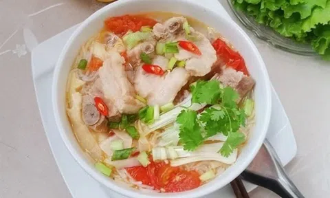 Cách nấu bún sườn chua nhanh gọn cho bữa sáng bận rộn