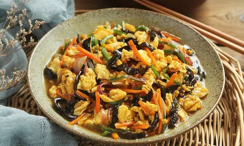 Dọn tủ lạnh, tôi làm trứng xào rau củ không ngờ được cả nhà khen ngon nức nở