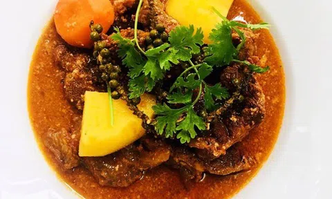 "Học lỏm" cách làm bò nấu pate tiêu xanh ngon khó cưỡng