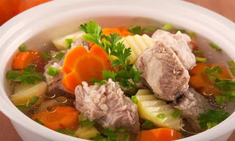 Mẹo nấu canh sườn rau củ đậm đà cho bữa cơm đầy đủ dinh dưỡng