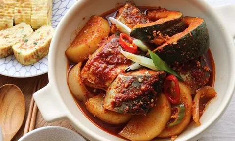 Cá kho củ cải truyền thống đưa cơm ngày đông lạnh