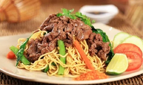 Làm mì bò xào cho bữa sáng cuối tuần chất lượng, đủ dinh dưỡng