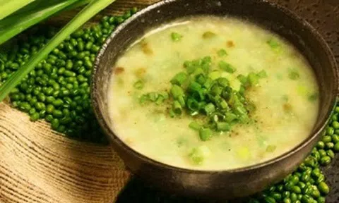 Trổ tài làm cháo đậu xanh bổ dưỡng, tốt cho sức khỏe