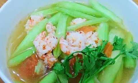 Cách làm canh dọc mùng nấu tôm ngọt mát, ăn ngon hết ý