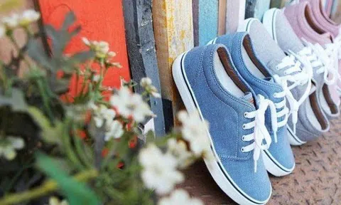 Mách nhỏ cách giặt giày vải không bị phai màu