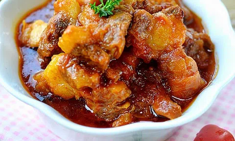 Cuối tuần làm món thịt bò kho cà chua lạ miệng, ngon cơm