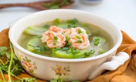Cách làm canh bầu nấu tôm ngọt dịu ngày đầu hè oi bức