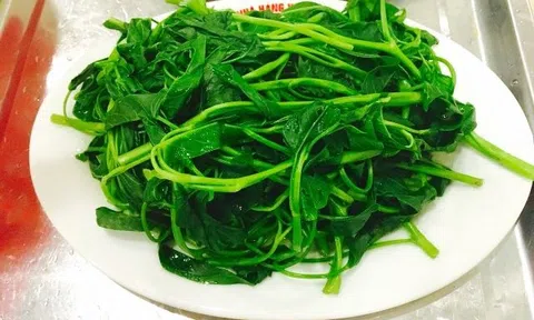 Mẹo luộc rau muống luôn xanh ngắt, giòn ngon