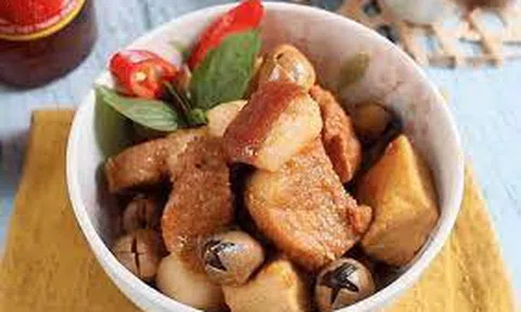 Cách làm thịt ba chỉ kho nấm rơm vừa ngon vừa lạ miệng