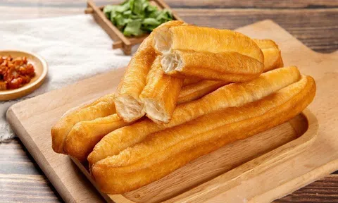 Cách làm quẩy giòn ngon, nóng hổi