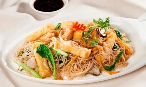 Đổi món bên gia đình với bún xào chay dễ làm