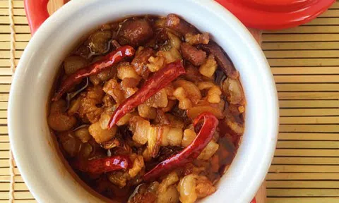 Cách làm tóp mỡ rim chua cay mặn ngọt giản dị ngon cơm