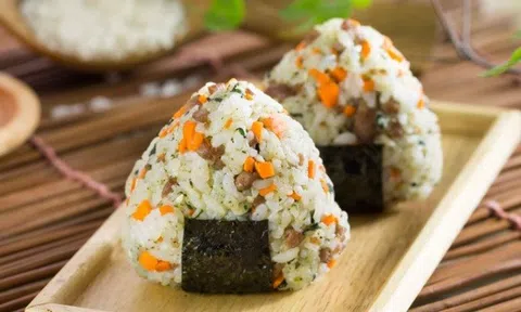 Cách làm cơm nắm thịt bò cho bữa sáng tiện lợi mà đầy đủ dưỡng chất