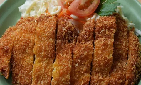 Học đầu bếp chuyên nghiệp cách chiên thịt heo cốt lết kiểu Hàn
