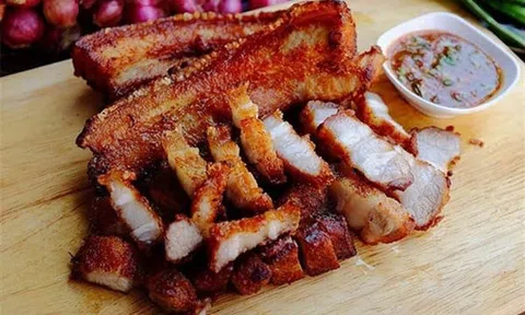 Thịt heo chiên giòn bì ngon khó cưỡng trong bữa cơm cuối tuần