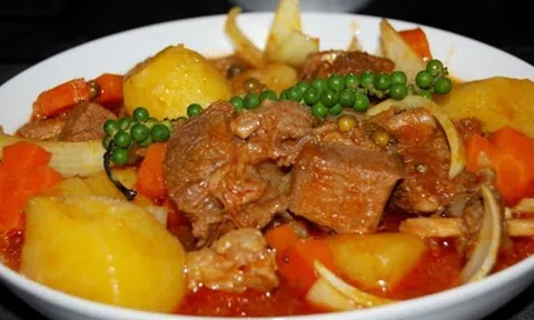 "Học lỏm" cách làm bò nấu pate tiêu xanh ngon khó cưỡng