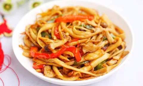 Đổi vị với món nấm xào ớt tiêu cay thanh đạm, lạ miệng