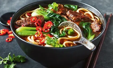 Tự làm mì bò Đài Loan nổi tiếng với nguyên liệu đơn giản