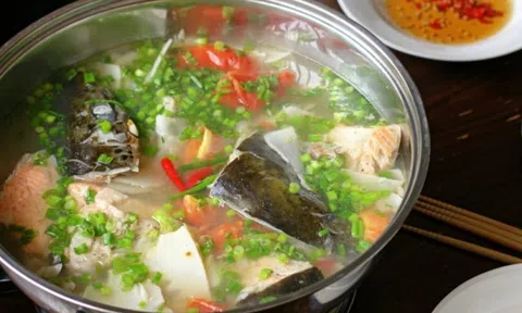 Cách làm lẩu đầu cá hồi chua cay ngày đầu đông