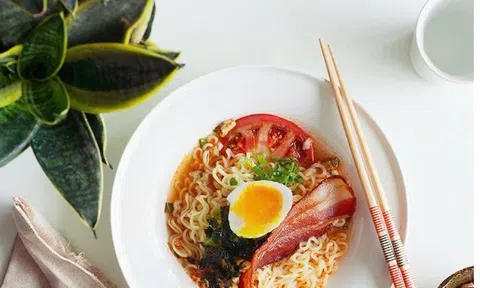 Cách chế biến mì tôm mới lạ, ăn hoài không chán