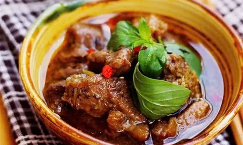 Cách làm vịt kho sả ớt cay nồng ngày nổi gió