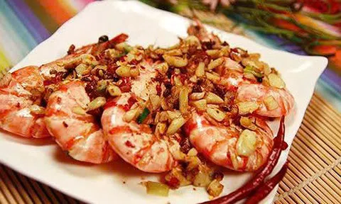 Nức mũi với món tôm xào tỏi, ăn mãi không chán
