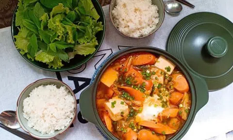 Cách nấu canh kim chi xúc xích đúng chuẩn Hàn Quốc